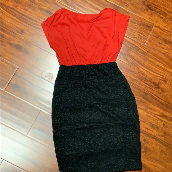 Red and black dress - Picture 4 of 4